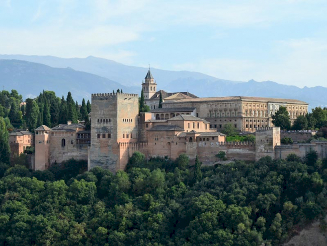 Ausblick aus der Ferne auf die Alhambra