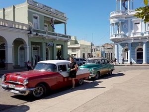2 Oldtimer in de Strassen von Havanna