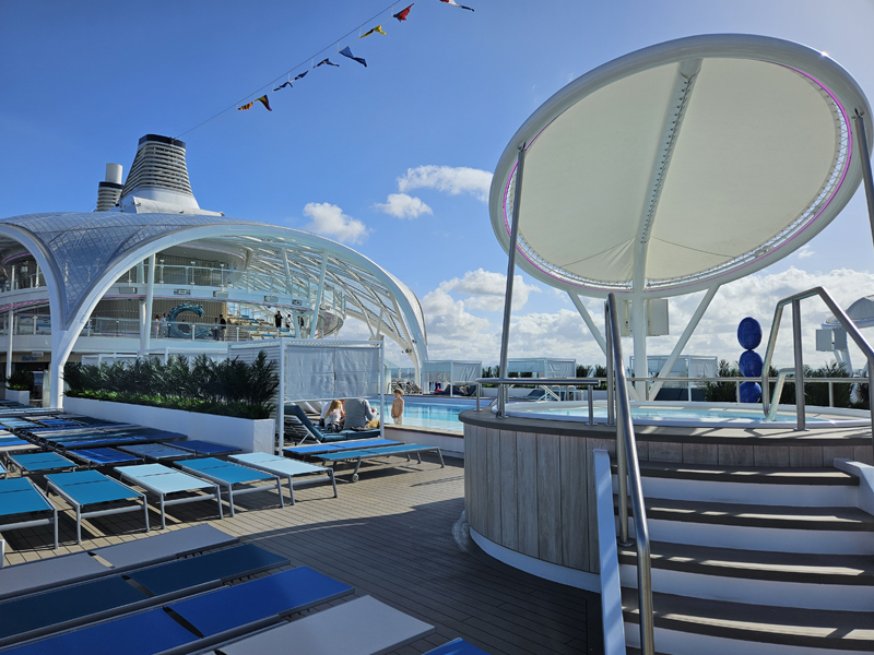 MeinSchiff Relax Pooldeck