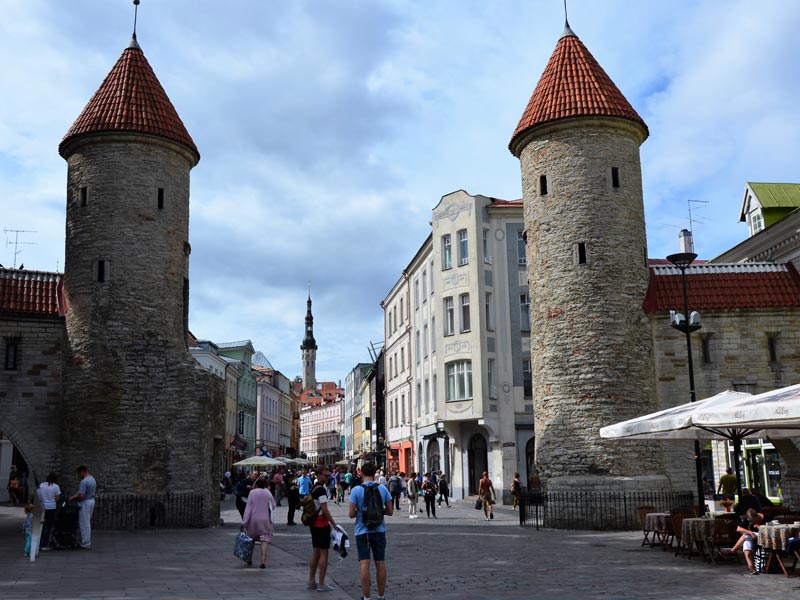 Durch die Altstadtore ins Zentrum von Tallinn
