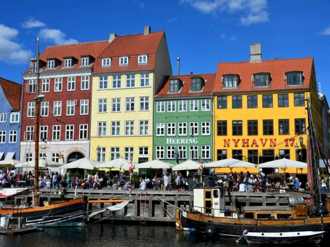 Bunte Wohnhäuser in Kopenhagens Viertel Nyhavn