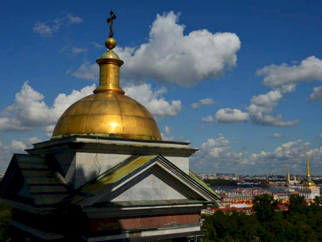 Ausblick von Kathedrale auf St. Petersburg